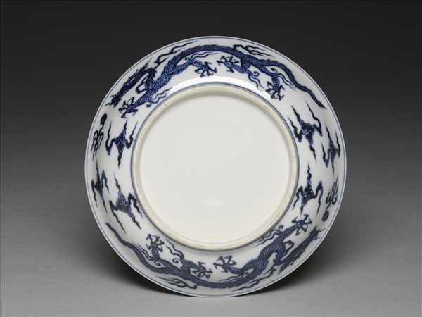 青花雙龍戲珠紋盤