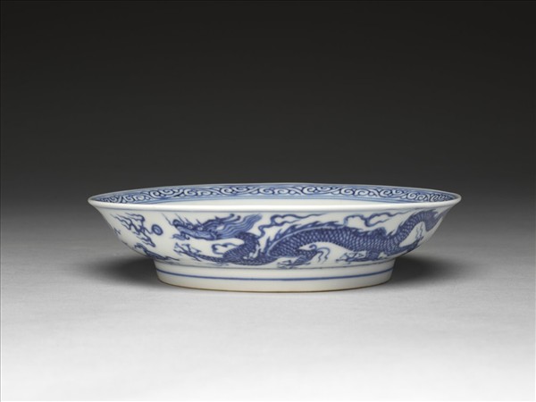 青花雙龍戲珠紋盤