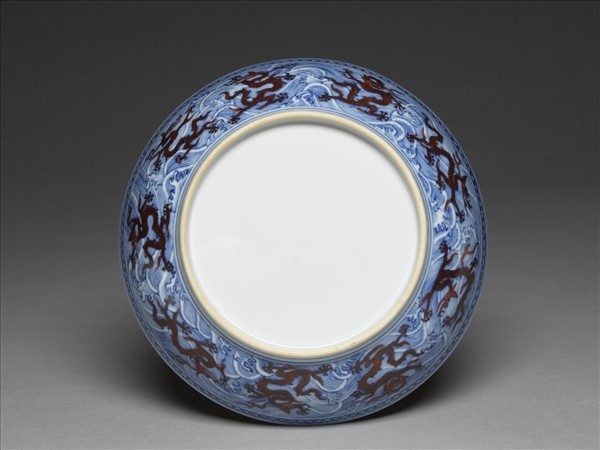 青花紅彩波濤龍紋盤