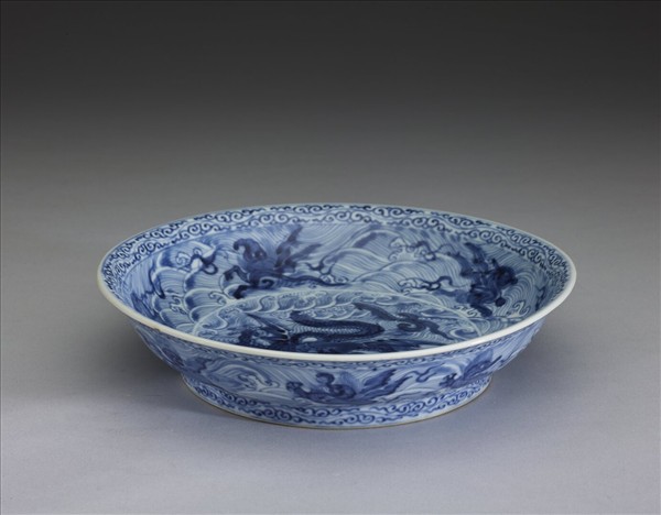 青花釉裡紅波濤龍紋盤