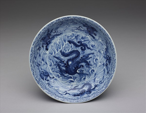 青花釉裡紅波濤龍紋盤