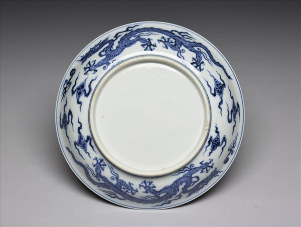 青花雙龍戲珠紋盤