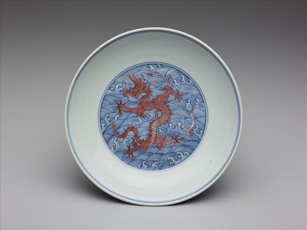 青花釉裡紅波濤龍紋盤