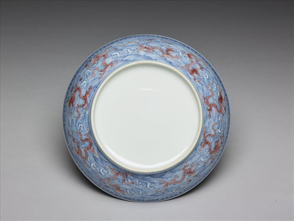青花釉裡紅波濤龍紋盤