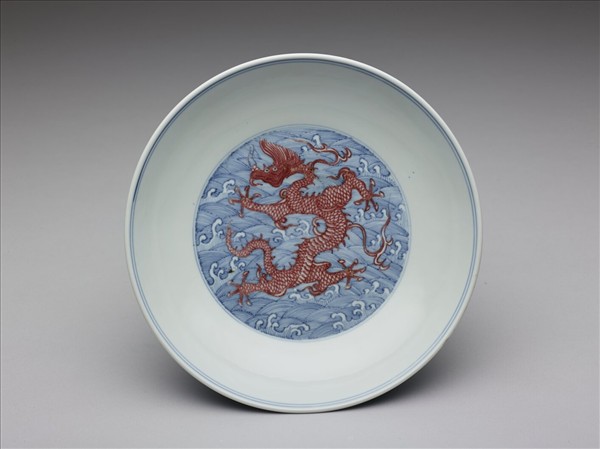青花釉裡紅波濤龍紋盤