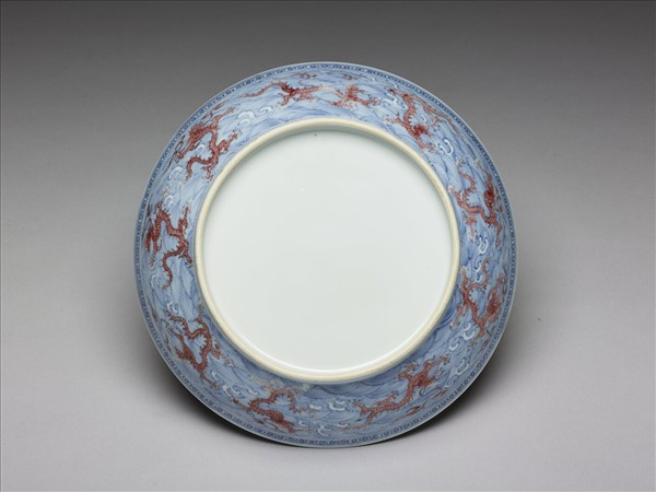 青花釉裡紅波濤龍紋盤