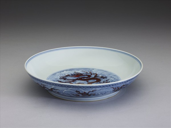 青花紅彩波濤龍紋盤