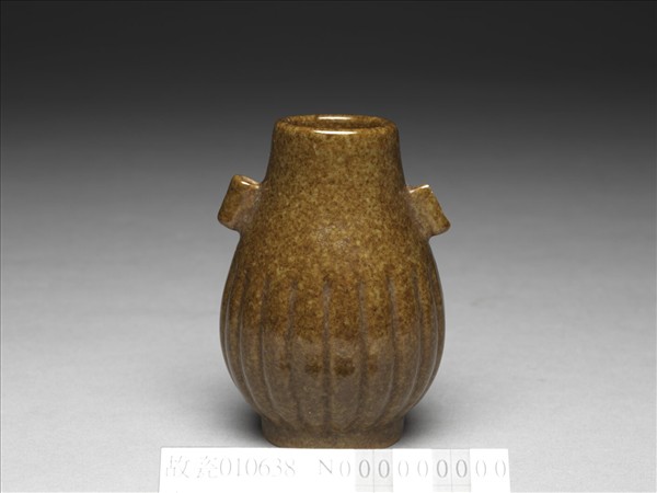 茶葉末釉貫耳瓶