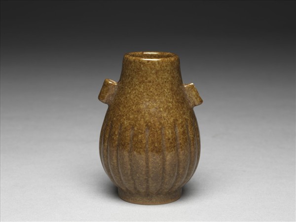 茶葉末釉貫耳瓶