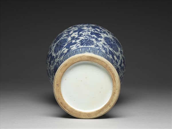 青花番蓮紋梅瓶