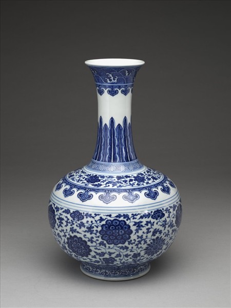 青花纏枝花卉紋瓶