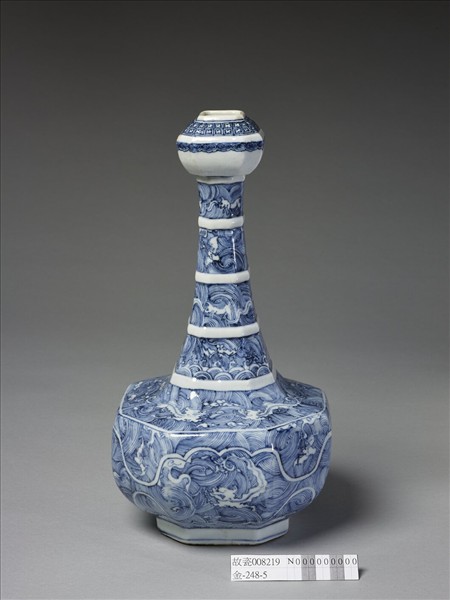 青花波濤海獸紋八稜瓶