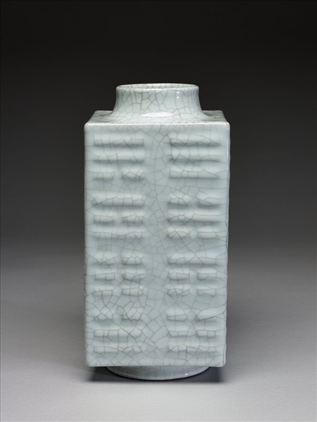 仿哥釉八卦紋琮式瓶