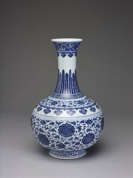 青花纏枝花卉紋瓶