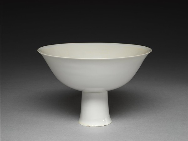 甜白釉五龍紋高足碗