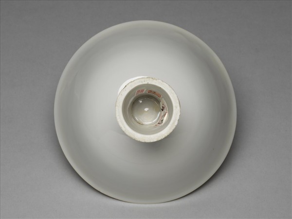 甜白釉五龍紋高足碗