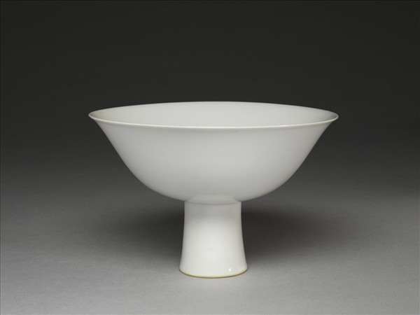 甜白釉高足碗