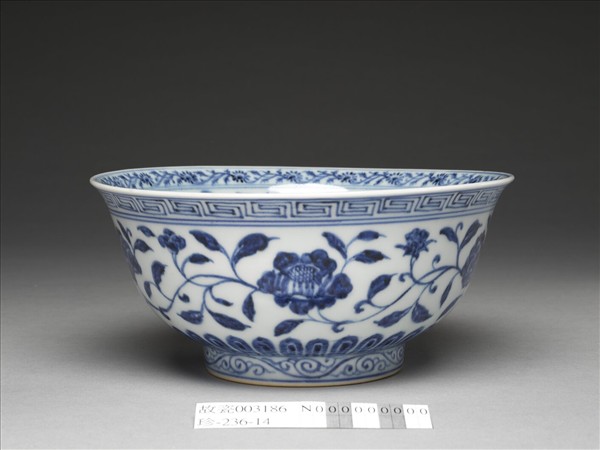 青花四季花卉紋碗