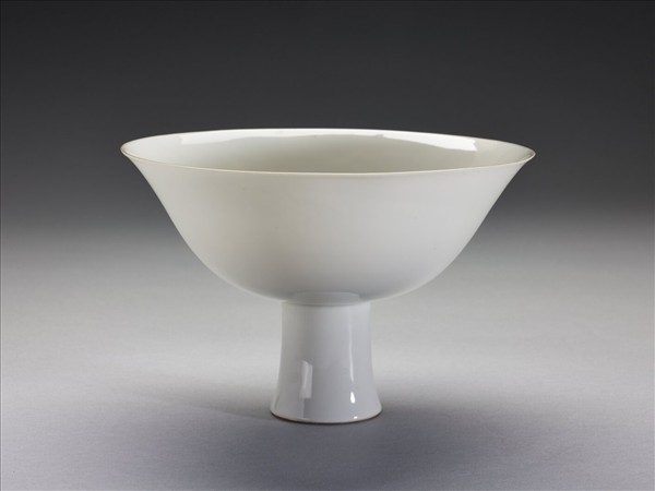 甜白釉五龍紋高足碗