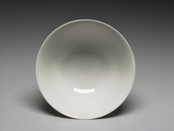 甜白釉五龍紋高足碗