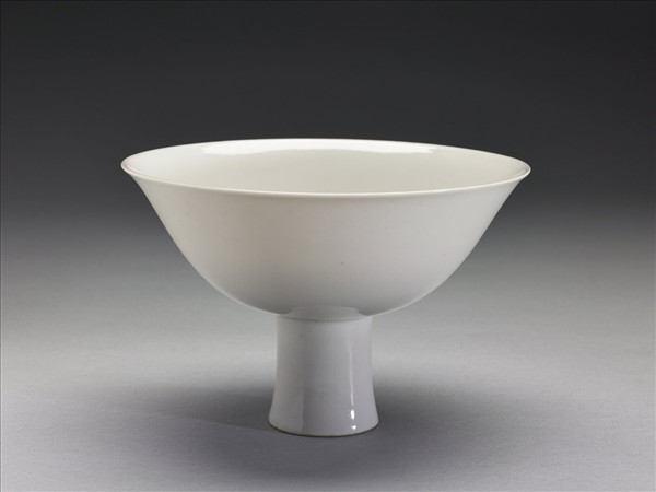 甜白釉高足碗