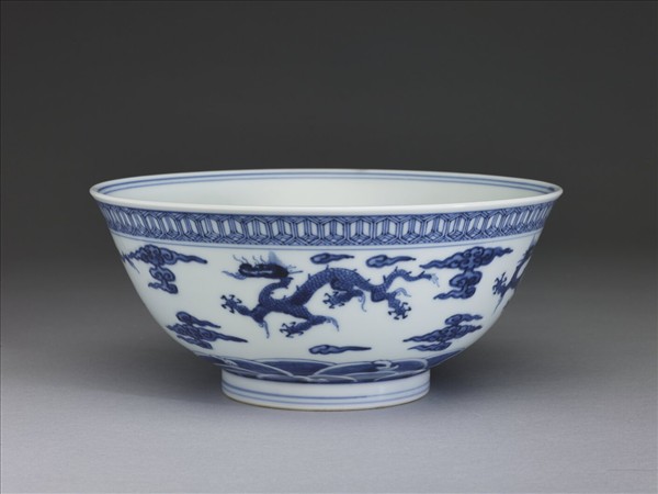 青花雲龍紋碗