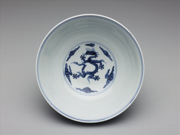 青花雲龍紋碗