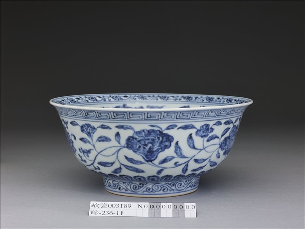 青花四季花卉紋碗