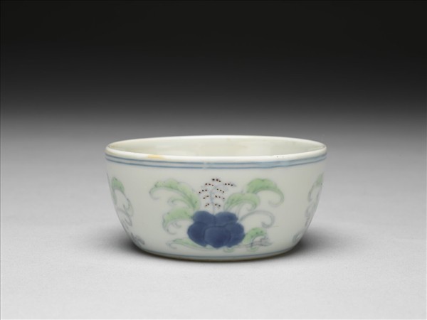 鬥彩花卉紋青花梵文杯