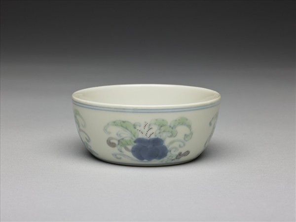 鬥彩花卉紋青花梵文杯