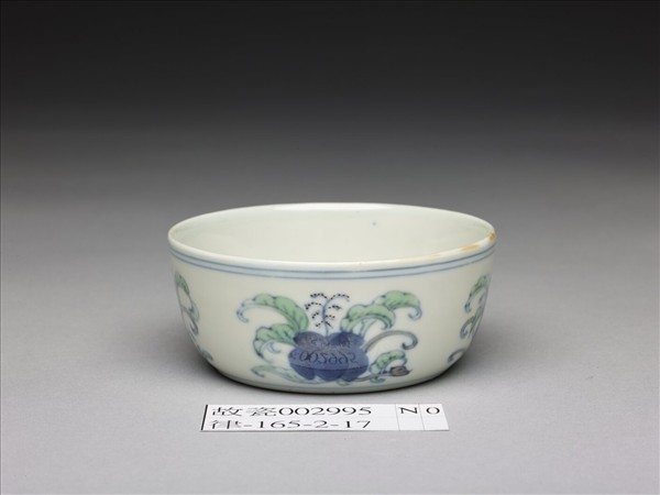 鬥彩花卉紋青花梵文杯