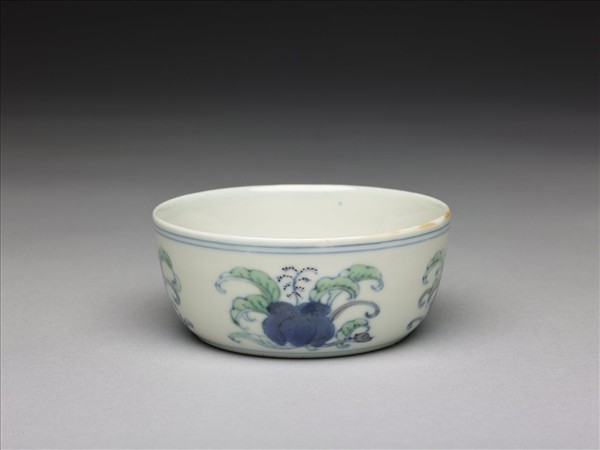 鬥彩花卉紋青花梵文杯