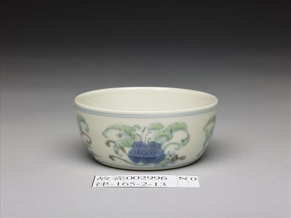 鬥彩花卉紋青花梵文杯