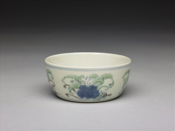 鬥彩花卉紋青花梵文杯