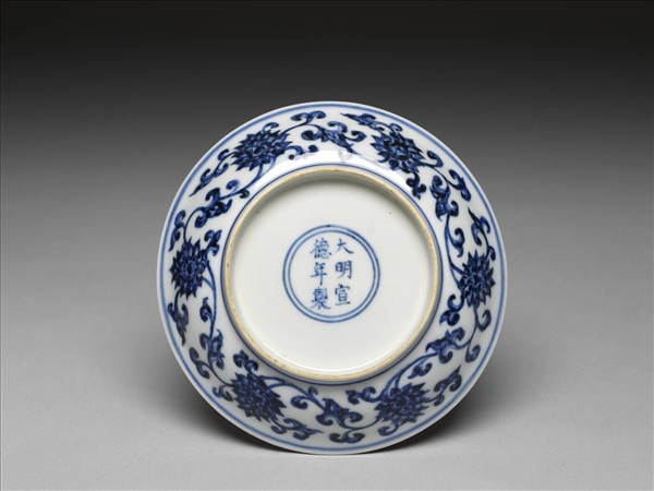 青花番蓮紋盤