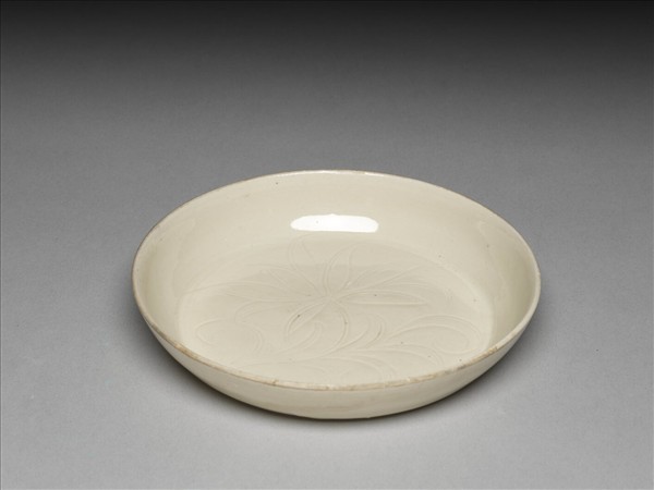定窯 白瓷劃花花卉紋碟