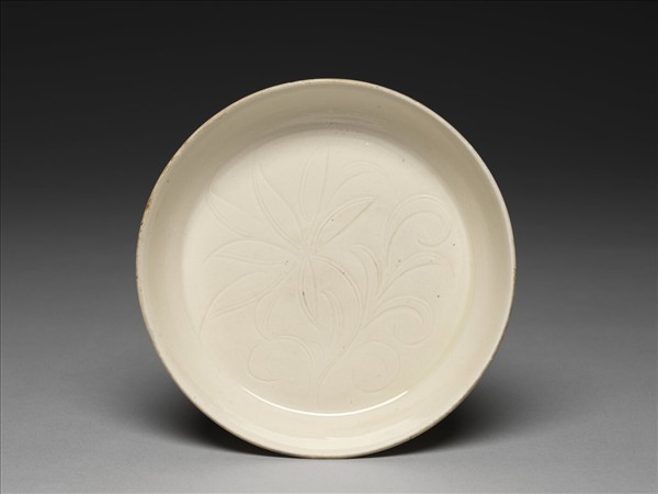 定窯 白瓷劃花花卉紋碟