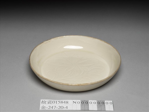 定窯 白瓷劃花花卉紋碟