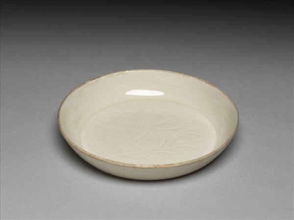 定窯 白瓷劃花花卉紋碟