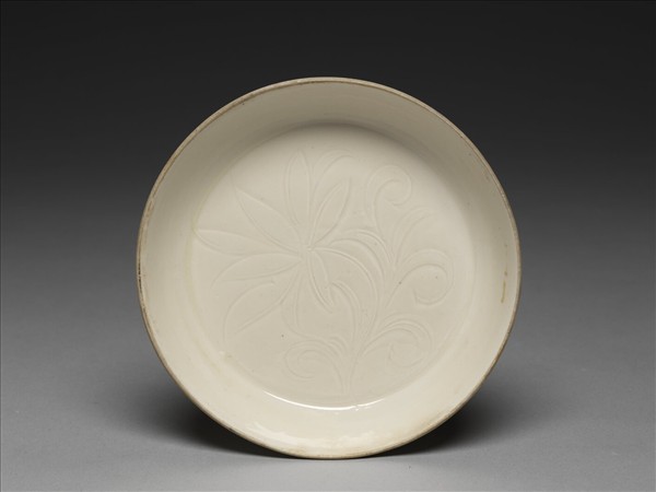 定窯 白瓷劃花花卉紋碟