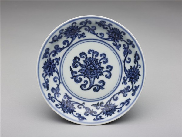 青花轉枝蓮紋碟