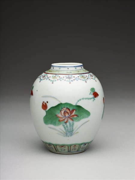 鬥彩蓮花紋罐