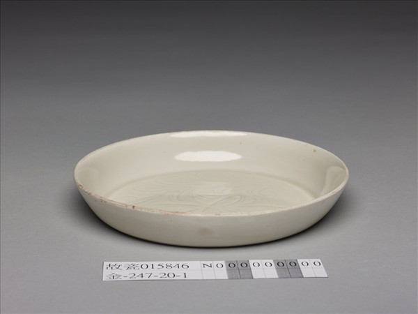 定窯 白瓷劃花花卉紋碟