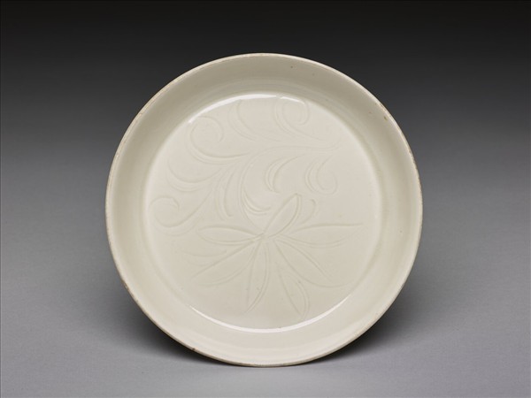 定窯 白瓷劃花花卉紋碟