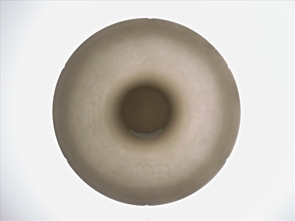 甜白釉雙龍紋葵瓣口碗