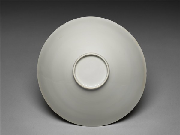 甜白釉龍鳳紋葵瓣口碗