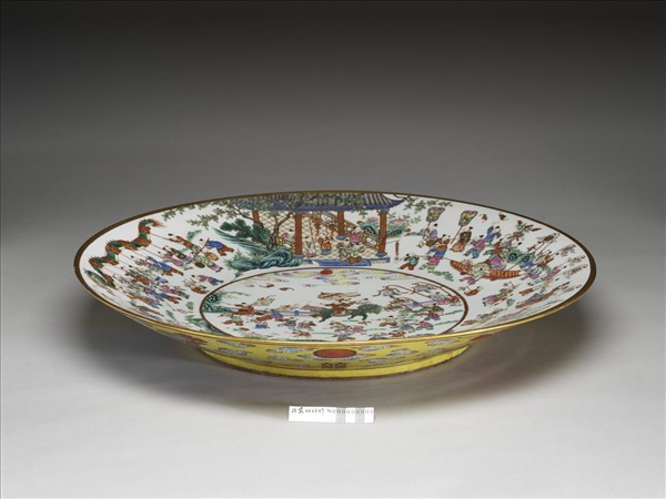 粉彩春燈百子圖盤