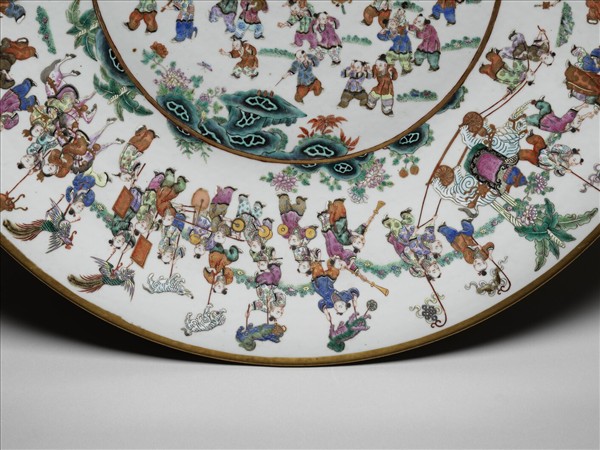 粉彩春燈百子圖盤