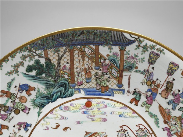 粉彩春燈百子圖盤