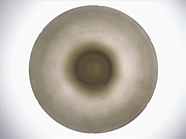 甜白釉五龍紋葵瓣口碗